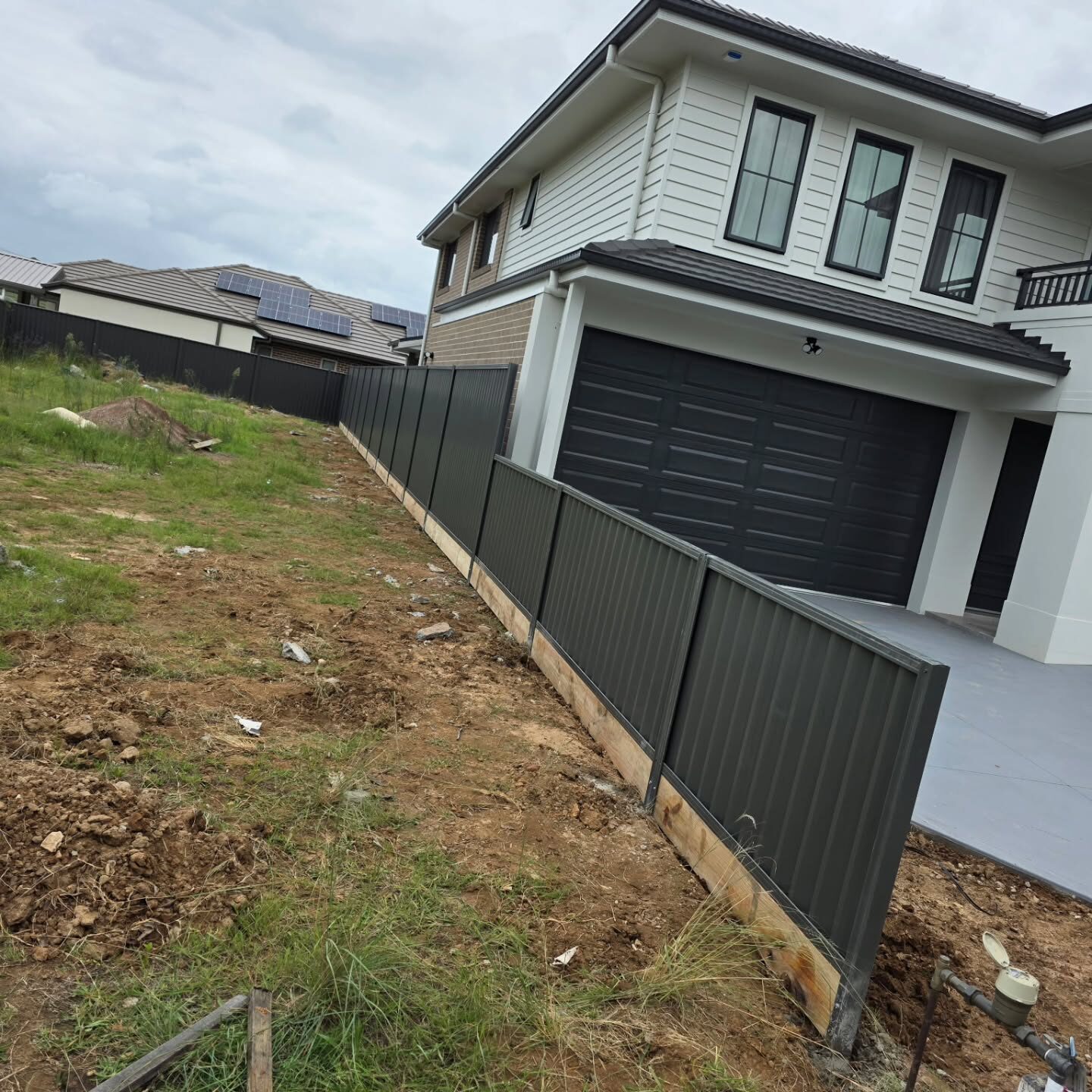 Colorbond — New build, driveway boundary