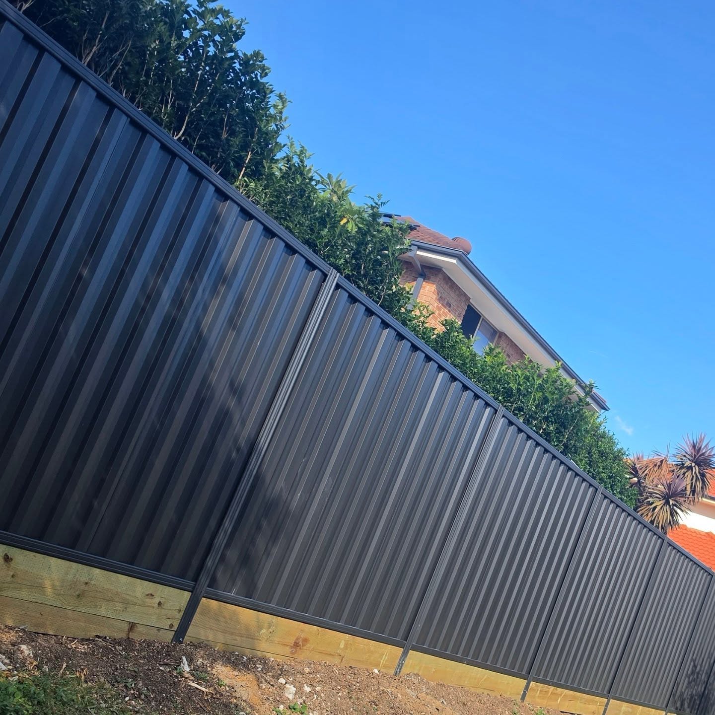 Colorbond — Sloped block, stepped panels